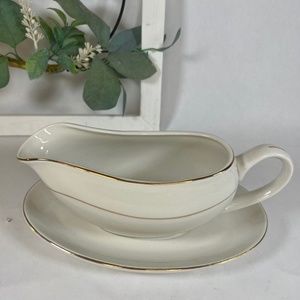 VINTAGE 1998 CLASSIC GOLD FINE CHINA GRAVY BOAT UNDER PLATE 215